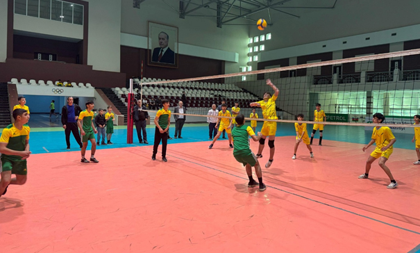 Məktəblilər arasında voleybol turniri keçirilib